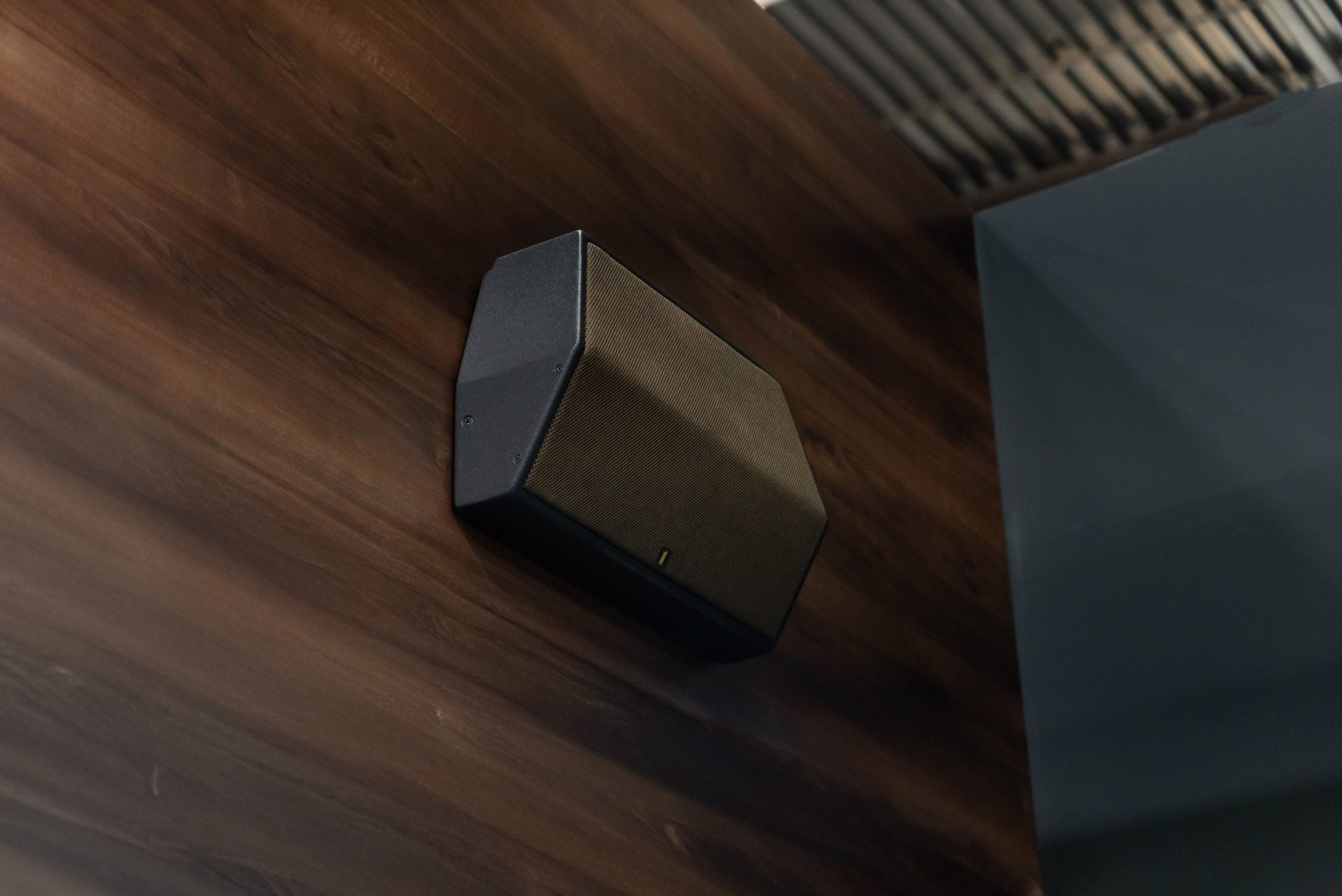 1 SOUND sorprende en ISE con nuevos altavoces de alto desempeño