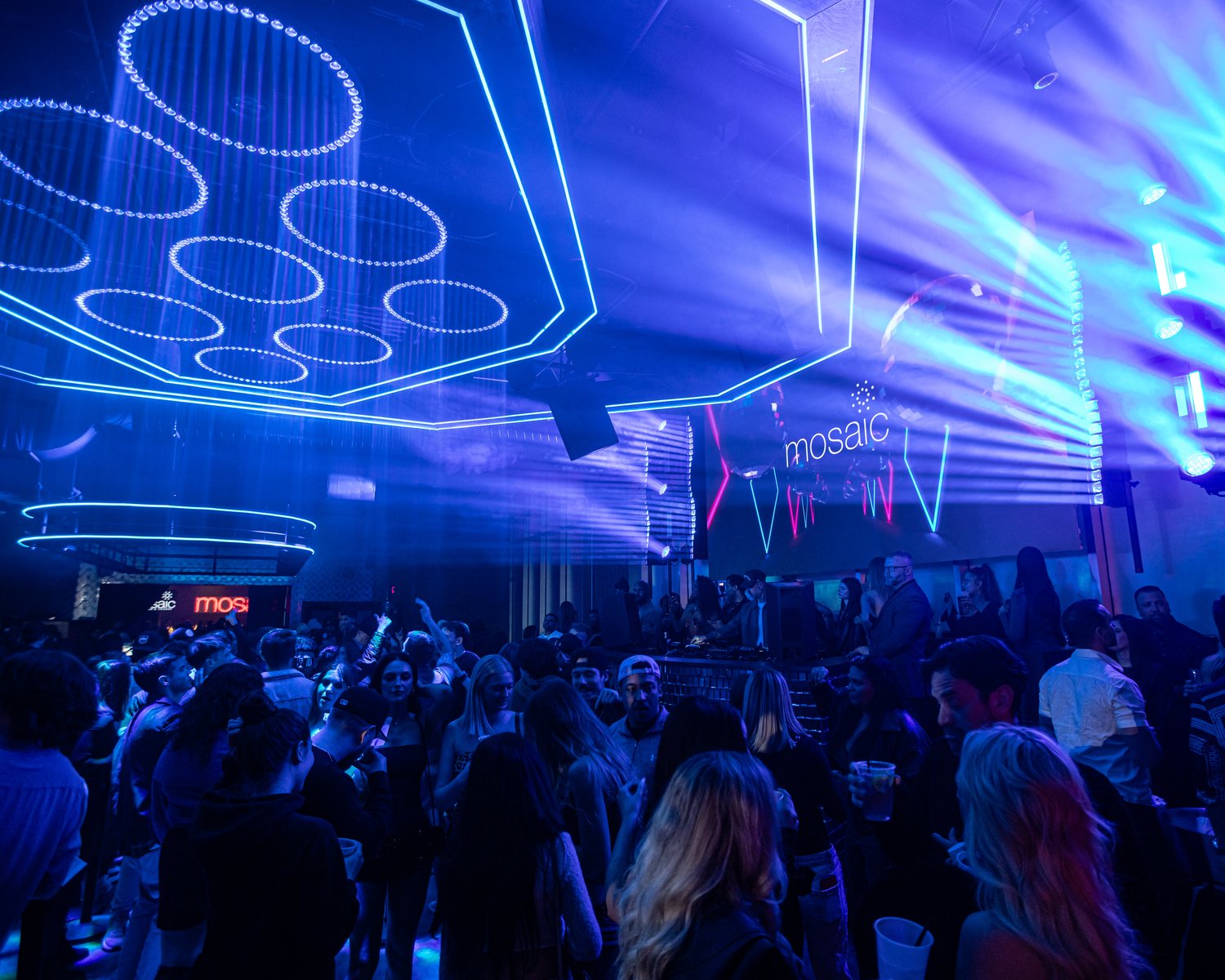 Mosaic Nightclub reabre con una actualización de audio de vanguardia de 1 SOUND